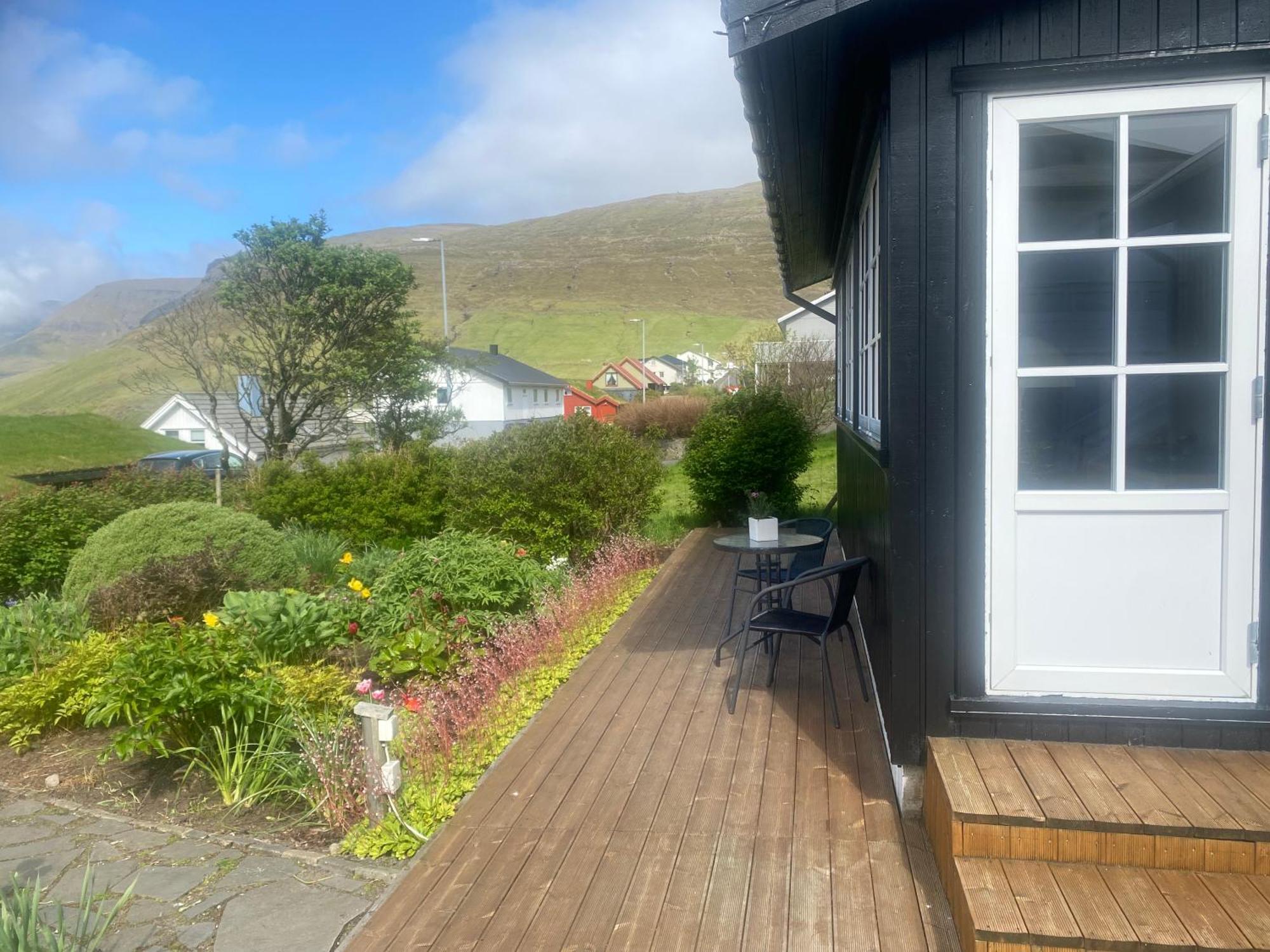 Вилла Cosy House With Stunning View Сёрвагур Экстерьер фото